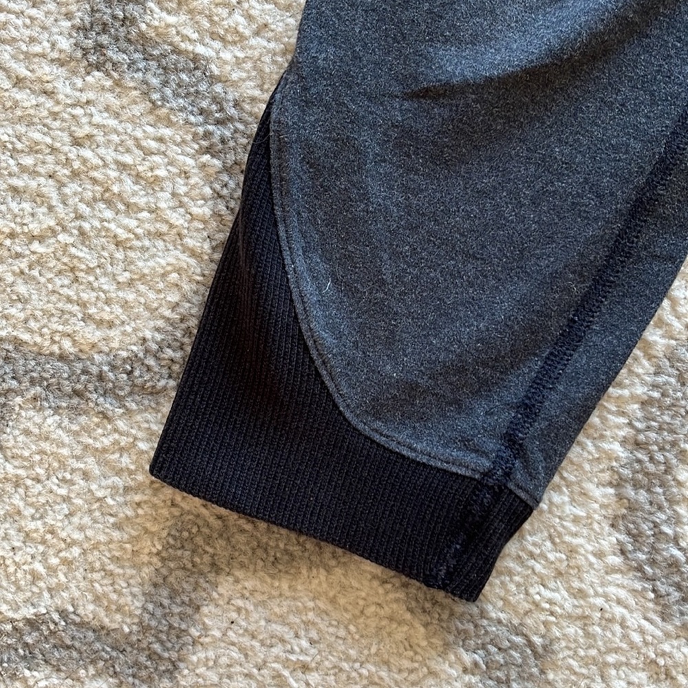 Lululemon crops - Picture 3 of 7